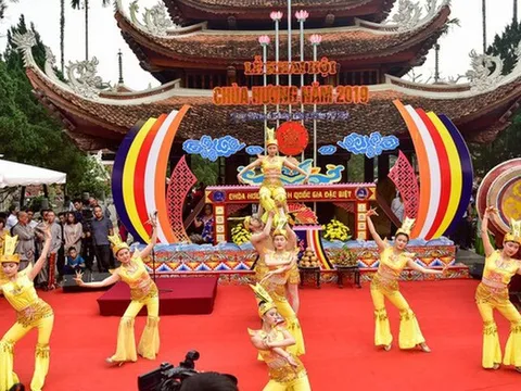 Hà Nội dừng tổ chức lễ hội chùa Hương