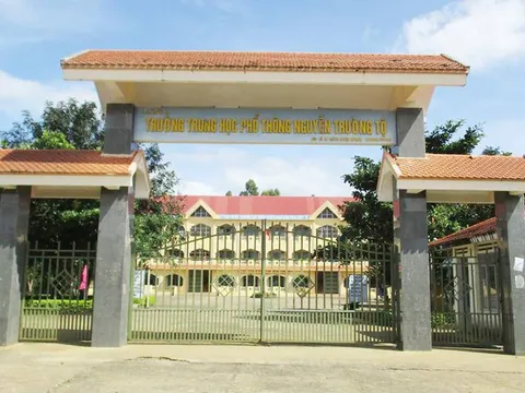 Xôn xao việc một trường THPT phân công học sinh quét sân, tưới cây cả 9 ngày nghỉ Tết Nguyên đán