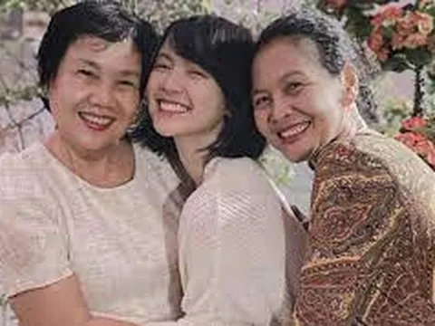 Hải Tú rạng rỡ bên mẹ, nhan sắc của phụ huynh khiến nhiều người ngỡ ngàng