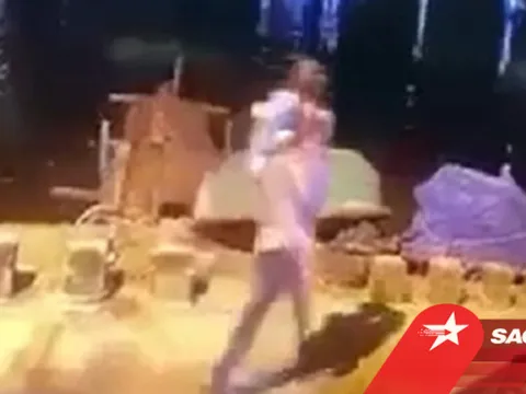 Vụ bé gái 5 tuổi nghi bị bố ném xuống sông: Trên tay vẫn cầm bình sữa và ôm con búp bê cha mua
