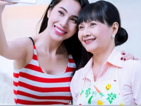 Thủy Tiên bị hàng xóm đòi khởi kiện, mẹ ruột liền nhắn nhủ một câu đầy xúc động!