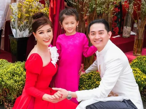 Trang Trần hạnh phúc mừng sinh nhật chồng, không quên nhắn anti-fan: 'Của chị, chị bỏ mấy em mới hưởng'