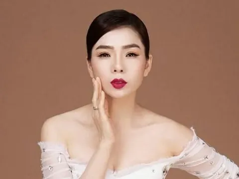 Diện váy dạ tiệc đi đánh golf, Lệ Quyên khiến người xem 'khóc thét'