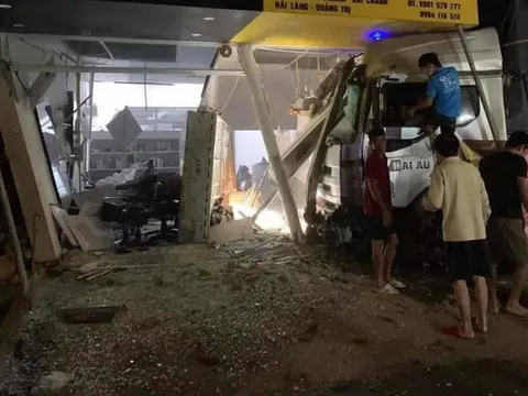 Đứng chờ xe công ty đón đi làm, nữ công nhân may mặc bị xe tải mất lái cán tử vong thương tâm