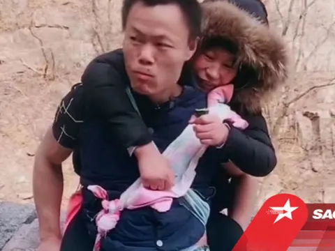 Chồng nhiều năm cõng vợ bị liệt suốt 12 tiếng lên núi ngắm bình minh