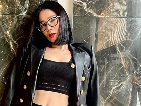Lệ Quyên 'nửa đùa nửa thật' diện bộ đồ 'khó đỡ' để đi bơi