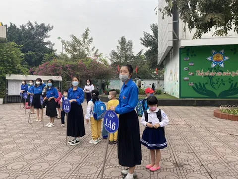 Học sinh lớp 1 tại Hà Nội lần đầu được đến trường