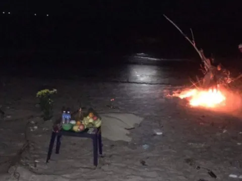 Đang tắm biển, người dân tá hỏa phát hiện thi thể mất nhiều bộ phận trôi dạt vào bờ