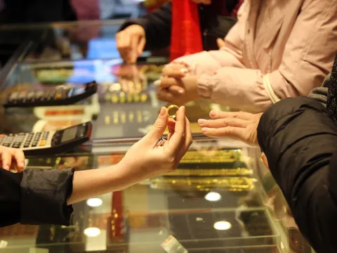 Giá vàng ngày 18/4: Vàng trong nước niêm yết ở mức cao