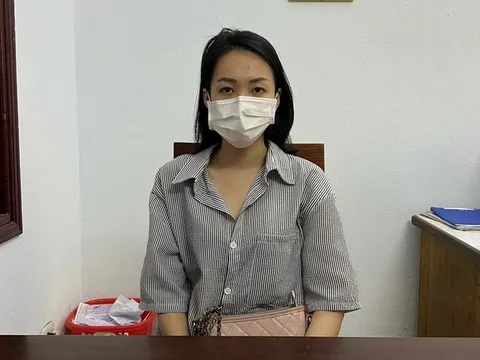 Nữ người mẫu túng thiếu làm liều, thường xuyên trộm tiền bạn cùng phòng để khoe 'vẫn ngon lành'