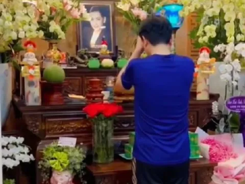 Mạnh Quỳnh đến nhà Phi Nhung ngay khi về Việt Nam, cảnh dàn con nuôi quấn quýt khiến fan ấm lòng