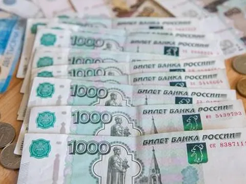 Đồng ruble chạm mức cao nhất trong hơn 2 năm so với đồng euro