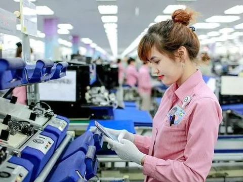 Người lao động nhận tiền lương đi làm dịp lễ thế nào?