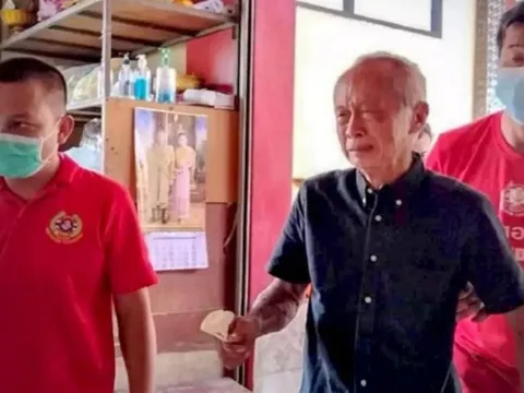 Cụ ông sống chung với thi thể vợ suốt 21 năm, đành ngậm ngùi đưa vợ đi hỏa táng vì lý do xúc động hơn nữa