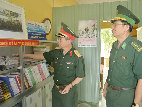 Kiên Giang: Thượng tướng Đỗ Căn kiểm tra công tác Đảng, Chính trị tại Ban Chỉ huy Biên phòng cửa khẩu cảng Dương Đông