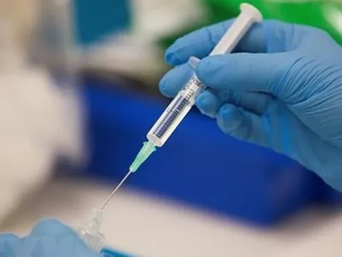 Các hãng vaccine ngừa COVID-19 chuyển hướng sang sản xuất mũi vaccine tăng cường