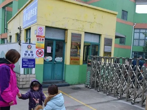 Trường mầm non diễn tập phòng bắt cóc, 20 bé nhất quyết đi theo 'người lạ' mặc cô giáo gọi khản giọng