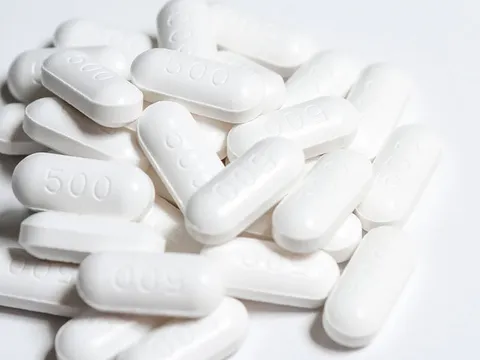 Buồn chuyện gia đình, nam sinh lớp 8 uống 40 viên Paracetalmol