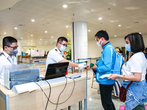 Đề xuất tạm dừng yêu cầu xét nghiệm Covid-19 với người nhập cảnh theo đường hàng không
