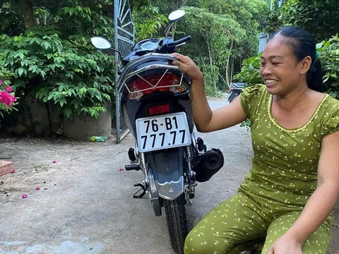 Người phụ nữ sở hữu biển số ngũ quý 7, có người trả 200 triệu đồng không bán