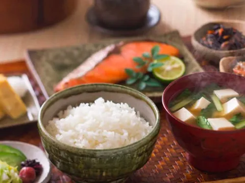 'Nở rộ' các chế độ ăn đặc biệt: Bác sĩ chỉ ra sai lầm cần tránh và bài học từ Nhật Bản
