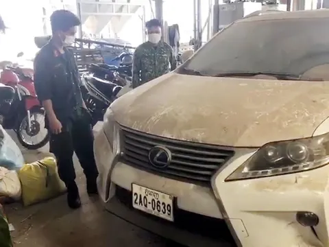 An Giang: Tạm giữ xe ô tô chưa rõ nguồn gốc, nghi vấn nhập lậu