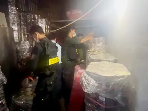 An Giang: Phát hiện một hộ dân nghi sản xuất nhớt giả