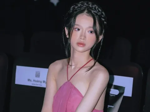 Chán phong cách hiện đại, Linh Ka diện đầm yếm hóa 'nàng thơ'