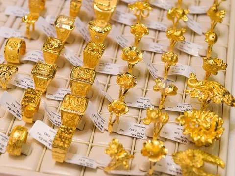 Giá vàng ngày 1/6: Vàng trong nước điều chỉnh trái chiều