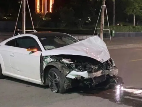 Va chạm với xe Audi, 3 người trong một gia đình tử vong