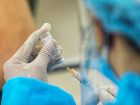 Thời hạn cuối cho 13 tỉnh, thành từ chối nhận, xin điều chuyển, chậm nhận vaccine đã được phân bổ