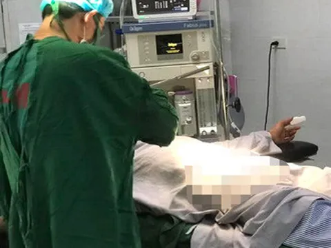 Tự ti vì 'cậu nhỏ' ngắn, nam thanh niên tự ý kéo dài và cái kết nhớ đời