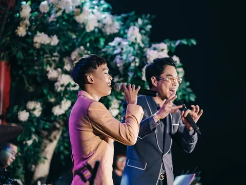 Cùng một đêm nhạc nhưng 'người khen kẻ chê' giọng hát Hồ Văn Cường