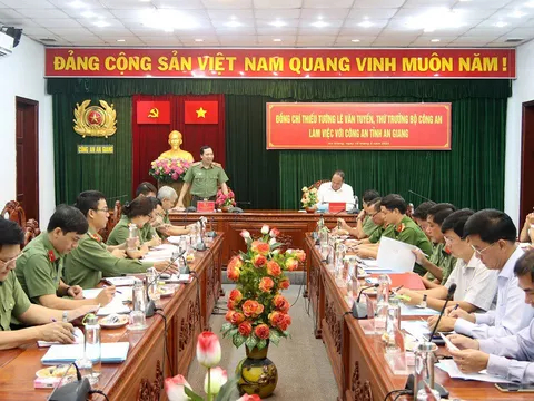 Thứ trưởng Bộ Công an Lê Văn Tuyến làm việc với Công an tỉnh An Giang