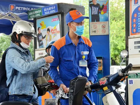 Từ 15h hôm nay, giá xăng dầu tiếp tục được điều chỉnh tăng cao