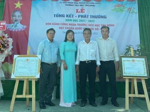 Trường Tiểu học Tân Đông đón nhận Bằng công nhận đạt chuẩn Quốc gia mức độ 1