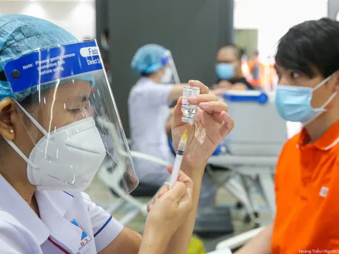 Khi nào người không tiêm vaccine Covid-19 mũi 3, 4 phải ký cam kết?