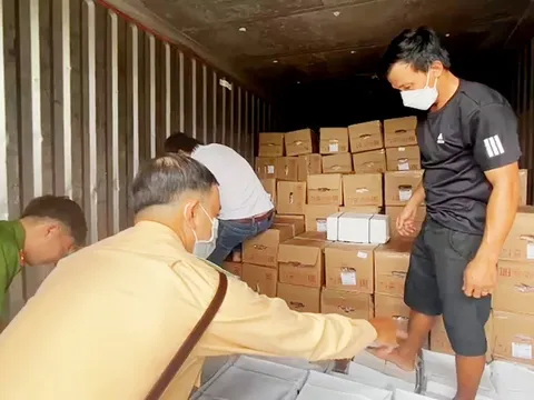 An Giang: Phát hiện xe tải vận chuyển gần 16 tấn thịt heo không rõ nguồn gốc