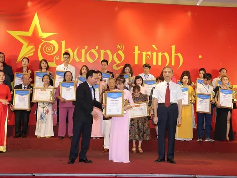 Thoát nỗi lo bệnh sùi mào gà nhờ bài thuốc nam an toàn, hiệu quả