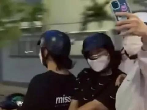 Nhóm thiếu nữ 'kẹp 3' trên xe máy, đùa giỡn và quay clip chia sẻ lên TikTok bị công an mời làm việc
