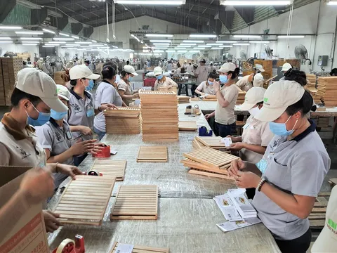 Doanh nghiệp không tăng lương tối thiểu vùng theo Nghị định 38/2022/NĐ-CP sẽ bị xử lý như thế nào?