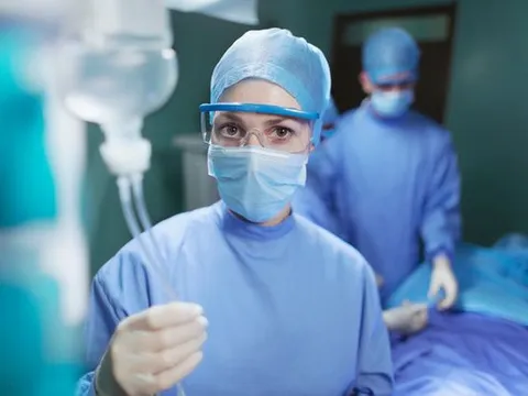 Bác sĩ Mỹ bị điều tra vì phá thai cho bé gái 10 tuổi