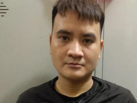 Phát hiện bị 'cắm sừng', đưa vợ đến nhà nghỉ ép 'tình địch' chuyển tiền cho hả giận