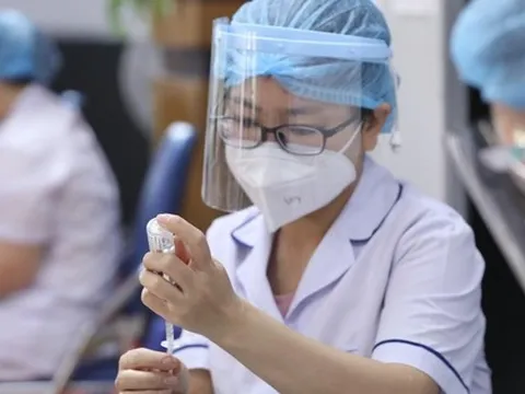 Thủ tướng yêu cầu tăng cường công tác tiêm vaccine phòng COVID-19