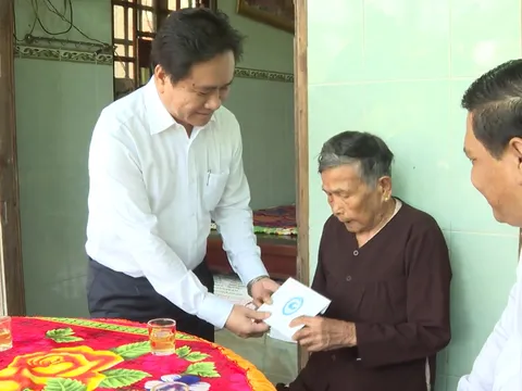 HĐND, UBND tỉnh Tiền Giang thăm và tặng quà gia đình chính sách