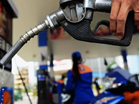 Giảm 10% thuế nhập khẩu ưu đãi mặt hàng xăng