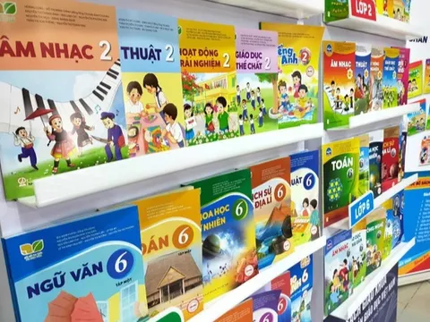 Khẩn trương rà soát, xử lý các vấn đề liên quan đến học phí và sách giáo khoa