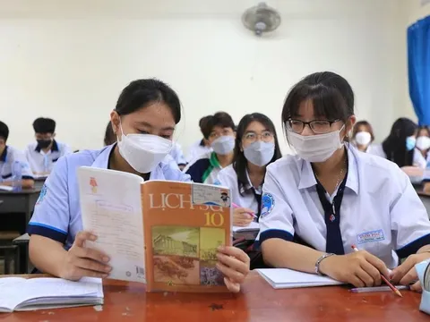 Cần triệt để đổi mới dạy học Ngữ văn và Lịch sử