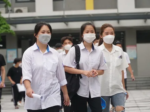 Xôn xao thông tin 'môn Văn thi theo hình thức trắc nghiệm', Bộ GD&ĐT nói gì?