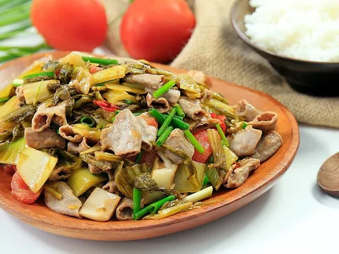 Dù thèm đến mấy, những nhóm người này tuyệt đối không nên ăn lòng xào dưa